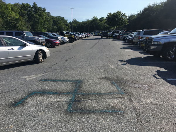 Schönberg, paese contro i neo-nazi in nome di un bambino siriano