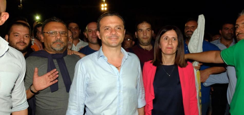 De Luca attacca: «i migranti stiano nelle baracche»