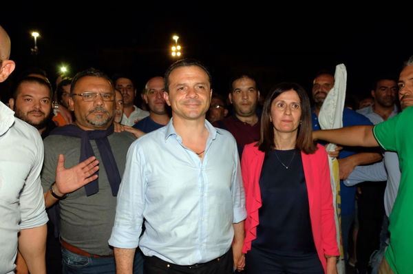 De Luca attacca:«I migranti vadano pure nelle baracche»