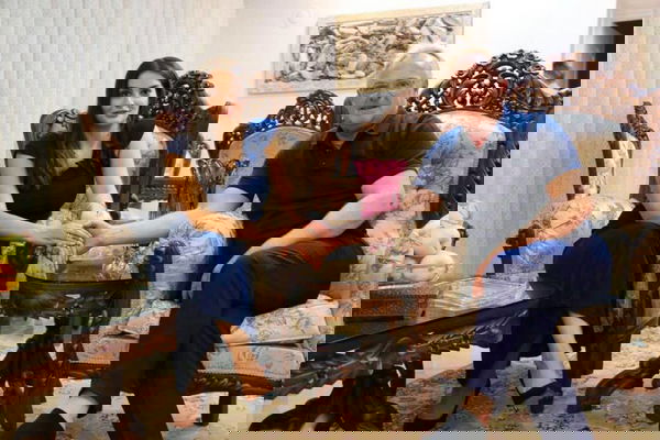 Il ministro di ultra destra che si innamora della rifugiata iraniana