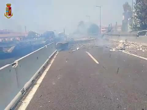 Esplosione a Bologna: crolla il ponte della A14 | VIDEO