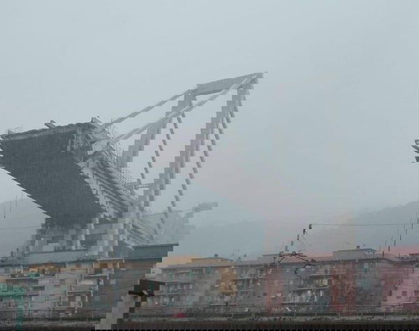 Il Guardian e i ponti crollati in Italia a causa della mafia