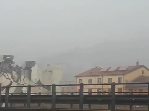 Ecco il crollo del ponte Morandi sull’autostrada A10 a Genova | VIDEO article-post