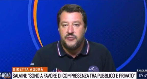 La maglietta di Salvini fa inc****re gli Alpini: «Ne va della nostra serietà»