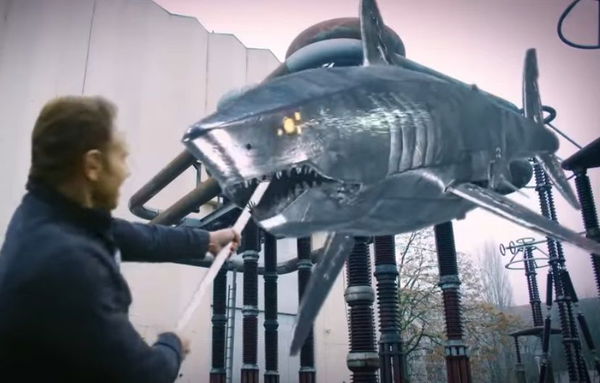 Sharknado 6: l’ultimo capitolo con draghi e viaggi nel tempo | TRAILER