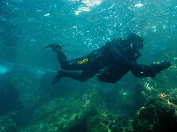 Sardegna, sub abusa di una 14enne durante un’immersione