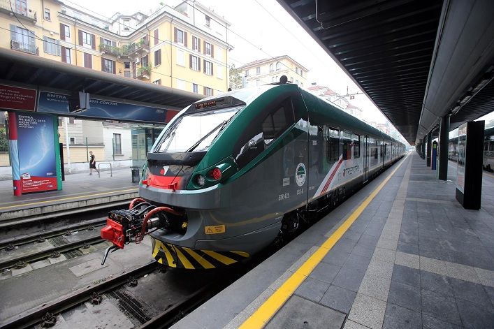 L’annuncio choc sul treno regionale: «Zingari, dovete scendere, avete rotto i c***». Salvini lo difende article-post