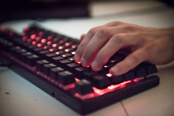 Germania, sì a croci uncinate e rune delle SS: nei videogame i simboli nazisti non sono più vietati