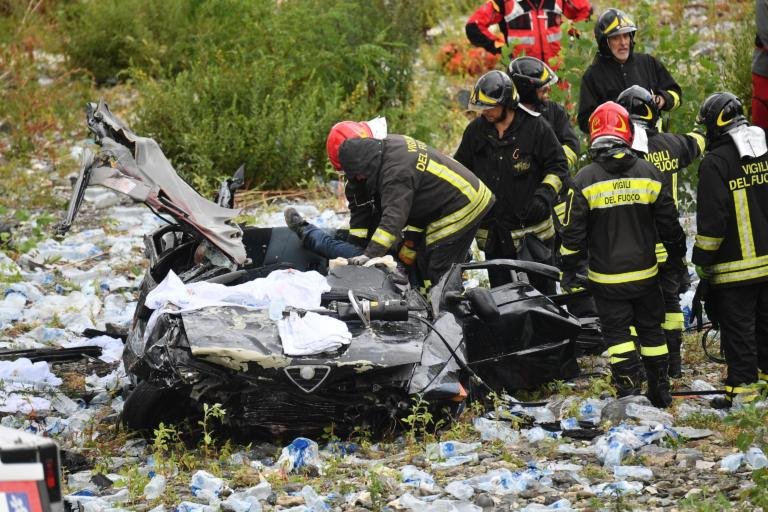 Crollo ponte a Genova, recuperata auto di una famiglia: il bilancio delle vittime sale a 41