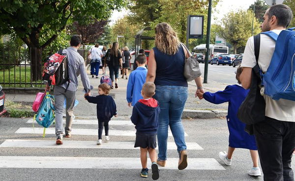 Violenza sessuale su un bambino di 4 anni, accusato il bidello dell’asilo