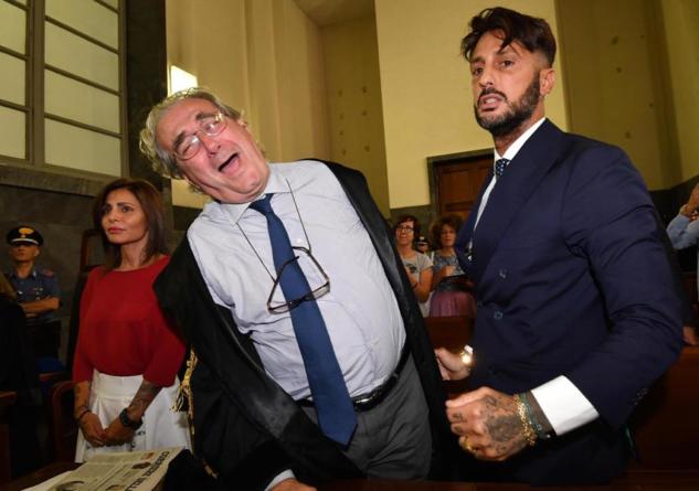 Corona come Berlusconi: «Chiederò i danni alla Boccassini» article-post