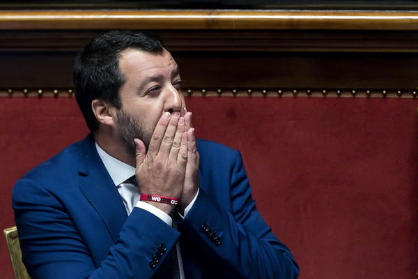 Matteo Salvini indagato per il sequestro della nave Diciotti | VIDEO