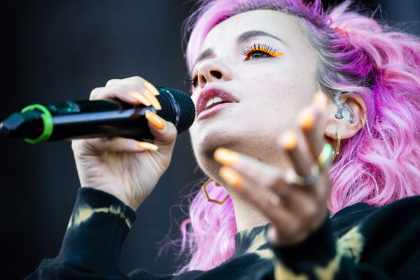 Lily Allen, la confessione: «Ho pagato per fare sesso con delle prostitute»