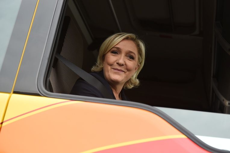La magistratura francese ordina una perizia psichiatrica per Marine Le Pen article-post