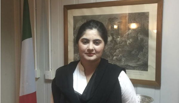 «Menoona Safdar sta tornando»: finisce l’incubo della 23enne bloccata in Pakistan