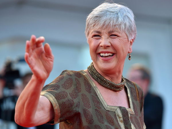 Ottavia Piccolo fermata dalla polizia a Venezia perché aveva il fazzoletto dell’Anpi