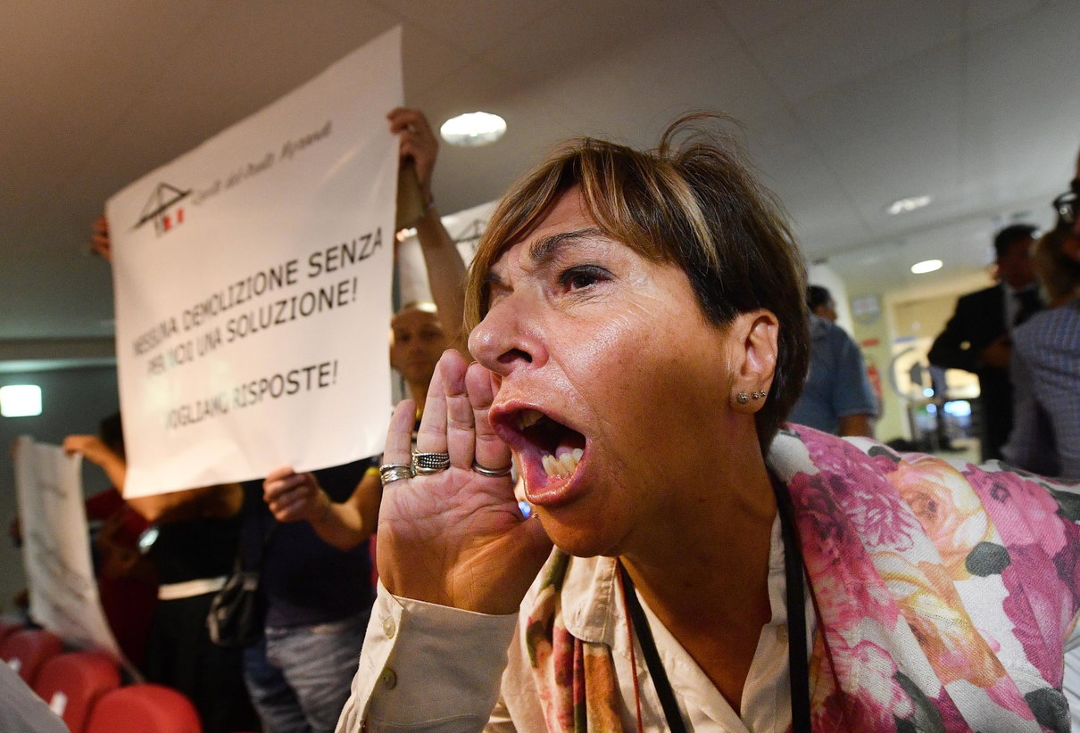 La rabbia degli sfollati di Genova: «Trattati come nomadi, vogliamo rispetto» | Video article-post