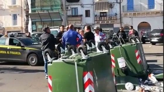 Basta Netflix: a Taranto le barricate contro Michael Bay | VIDEO