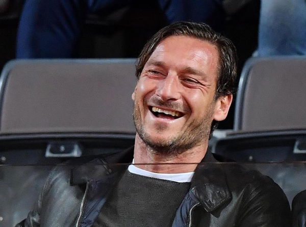 Totti attaccava le figurine dei laziali a testa in giù