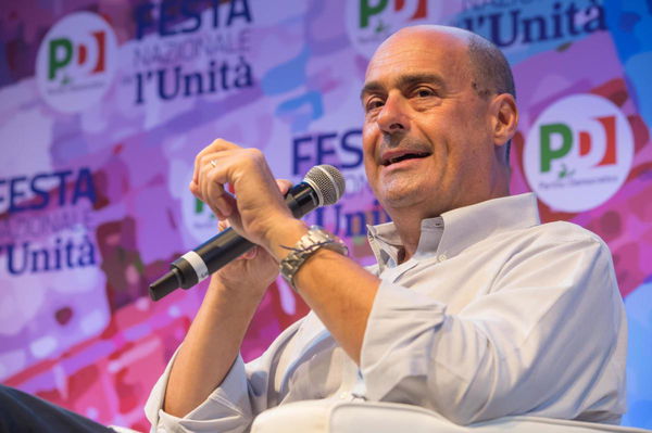 Zingaretti organizza la controcena: «Con un operaio, uno studente, un professore e un imprenditore»