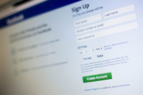 Ecco perché cambiare password su Facebook è come «allacciare le cinture se precipiti»