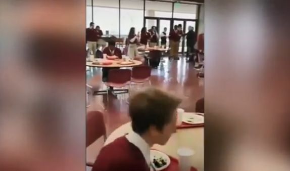 Il video dello scherzo con il lassativo è una bufala | VIDEO