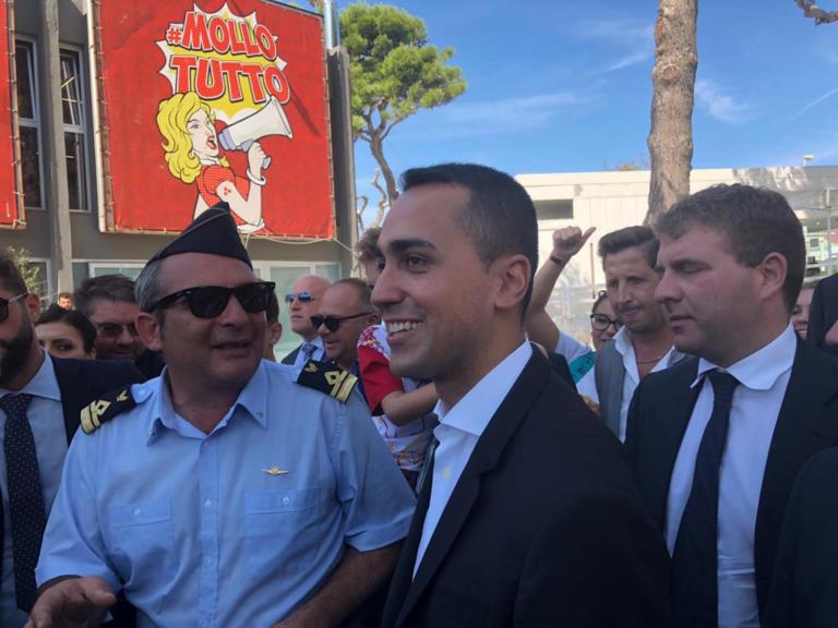 Di Maio chiuderà i negozi la domenica entro il 2018