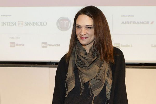 Asia Argento risponde alle accuse di Jimmy Bennett: «Mi saltò addosso»