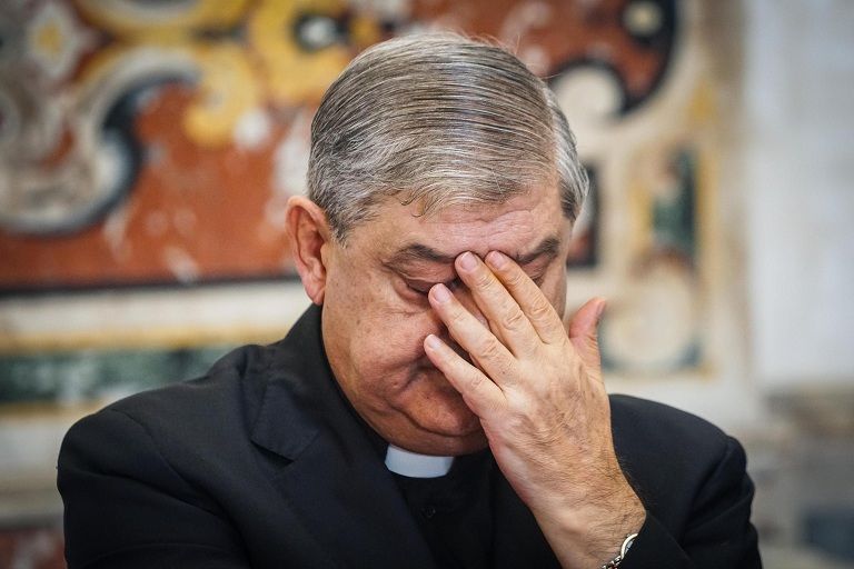 Napoli, il cardinale Sepe si sente male durante la solennità di San Gennaro article-post