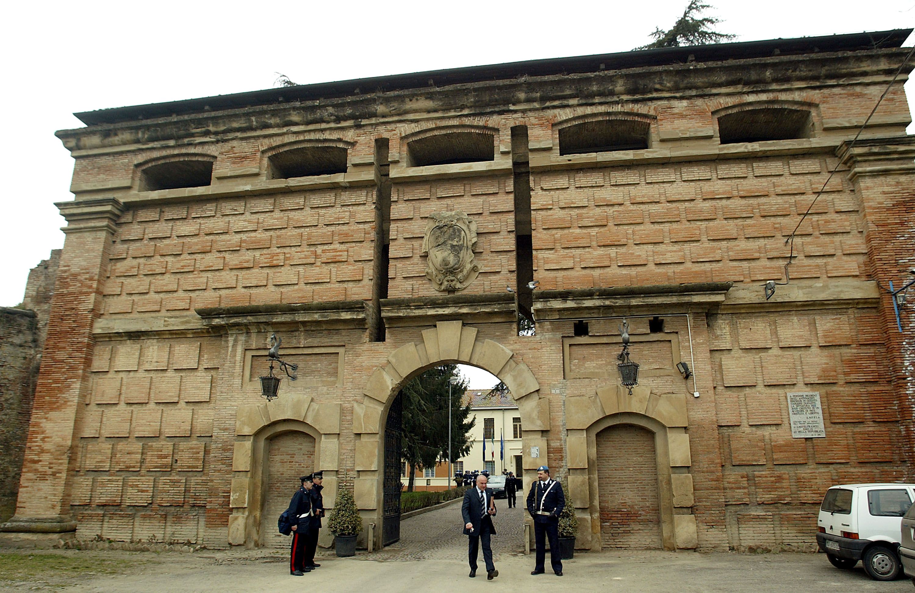 Castelfranco Emilia, sparano a uno straniero ed esultano