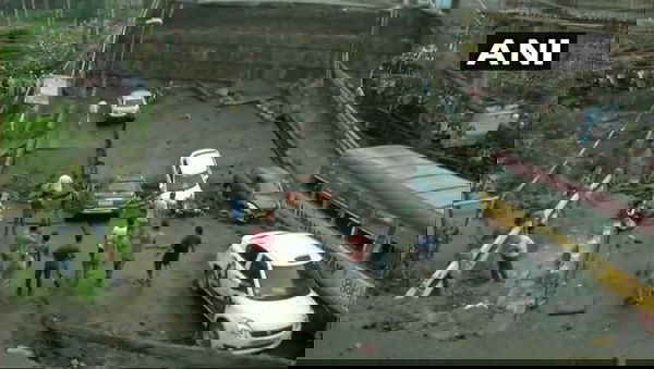 Calcutta, crolla il ponte Majerhat: nessun morto e 16 feriti