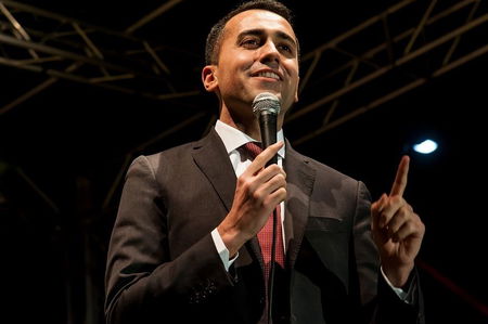 Di Maio annuncia: «Il reddito di cittadinanza solo agli italiani» article-post