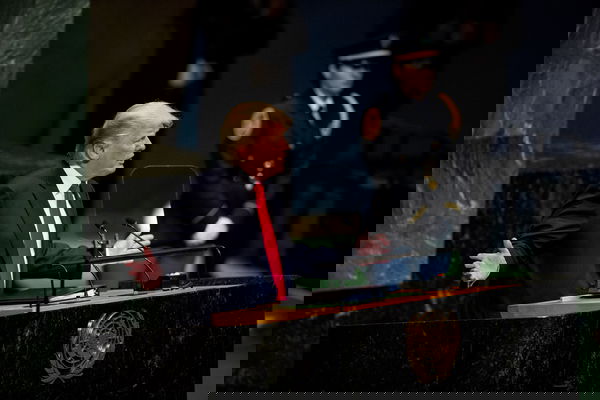 Donald Trump parla e l’assemblea Onu ride di gusto