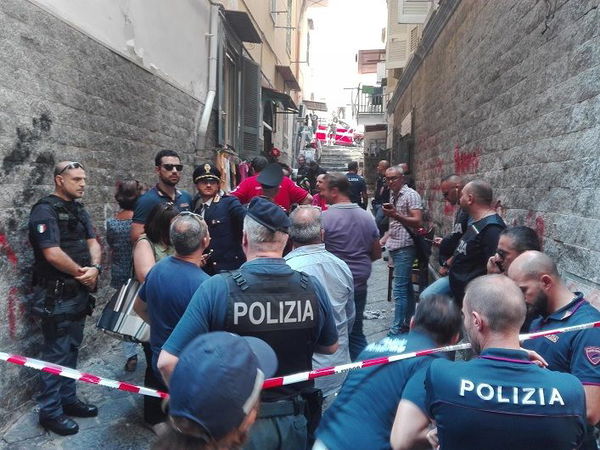 Esplosione a Napoli, ai Quartieri Spagnoli: morta una donna, feriti i due figli