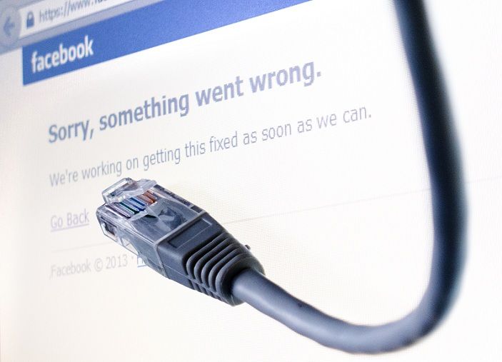 Facebook down per un’ora e mezza in tutto il mondo: «Un problema di rete, ci scusiamo» article-post