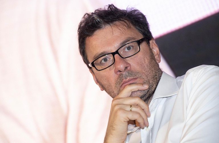 Il M5S non si fida più di Giorgetti, troppo ‘vicino’ a Tria article-post