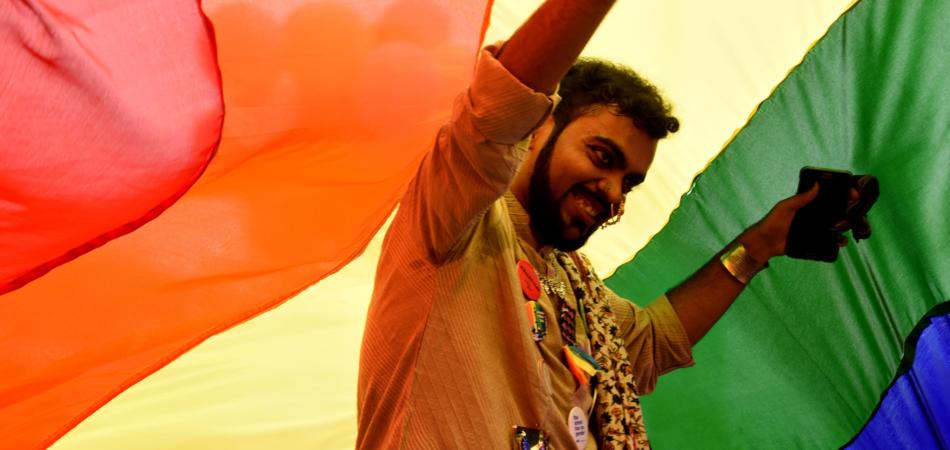 india cancella reato di omosessualità