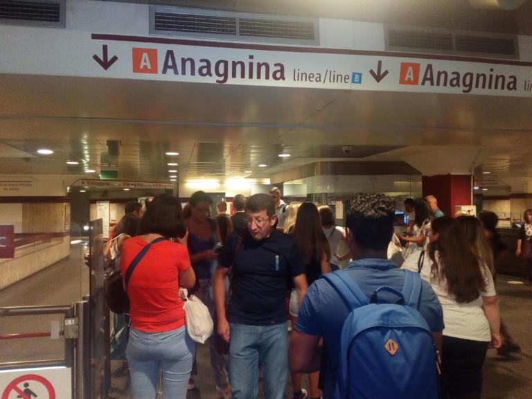 Roma: fumo in galleria, metro A sospesa in direzione Anagnina