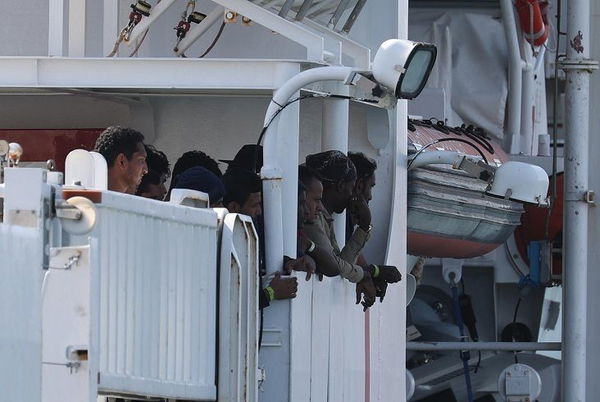 Conte e l’ipotesi sui migranti: «I Paesi che non li accolgono versino un contributo finanziario»