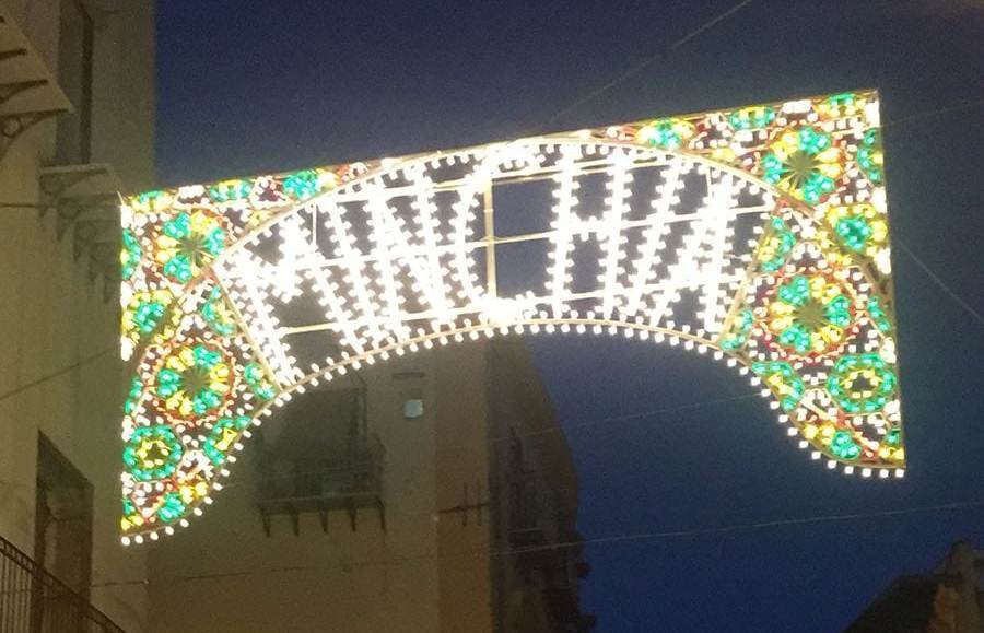 Palermo, arriva il Papa e accendono la luminaria “Minchia” article-post