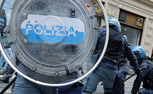 Brescia, rissa tra centri sociali e skinhead di estrema destra