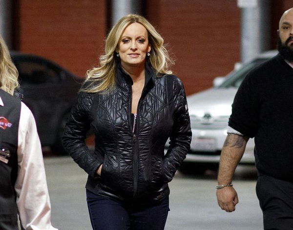 La pornostar Stormy Daniels: «Il pene di Trump è piccolo, come il fungo di Mario Kart»