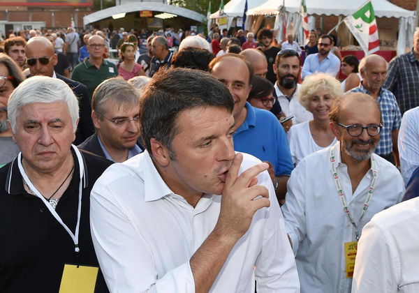 Renzi ha detto che Lega e M5S sono i diretti responsabili dell’attacco web a Mattarella