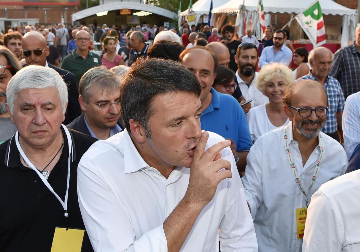 Renzi ha detto che Lega e M5S sono i diretti responsabili dell’attacco web a Mattarella article-post
