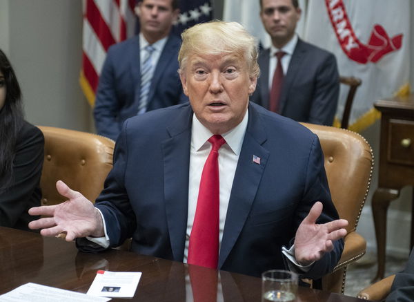 L’editoriale anonimo del NyT racconta di una “resistenza interna silenziosa”. Trump chiede la testa della talpa