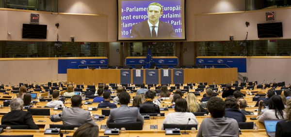 La riforma del copyright approvata dal Parlamento Europeo. Cosa accade a Facebook e Google?