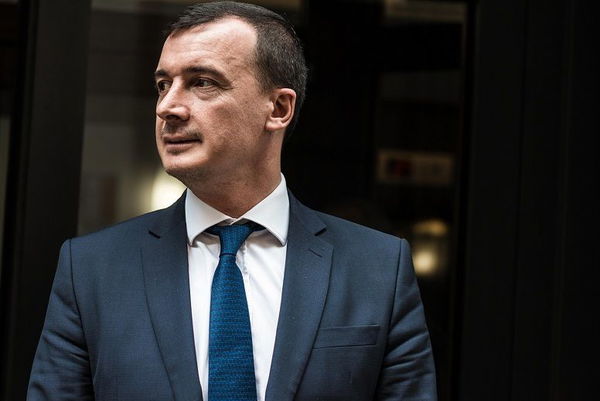 Il tempo è scaduto. Quanto guadagna Rocco Casalino?