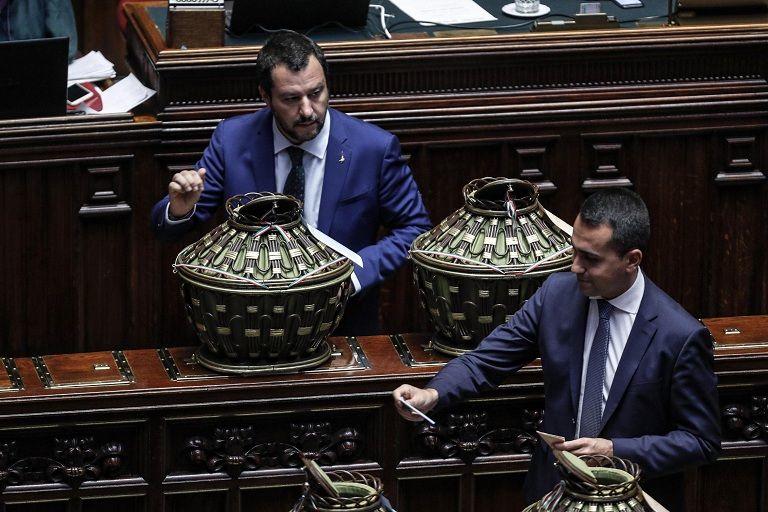 Di Maio e il rinvio del decreto migranti per fermare Salvini
