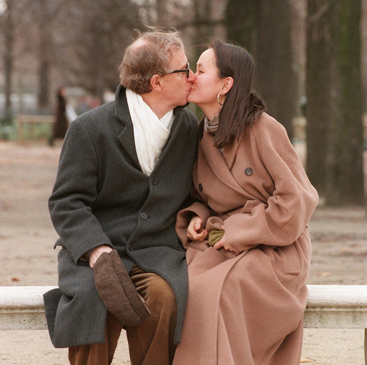 Soon-Yi difende Woody Allen e attacca la matrigna Mia Farrow article-post