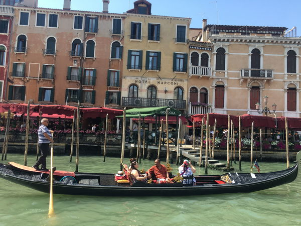 A Venezia bandito l’aperitivo fai da te: non si possono trasportare bottiglie dopo le 19